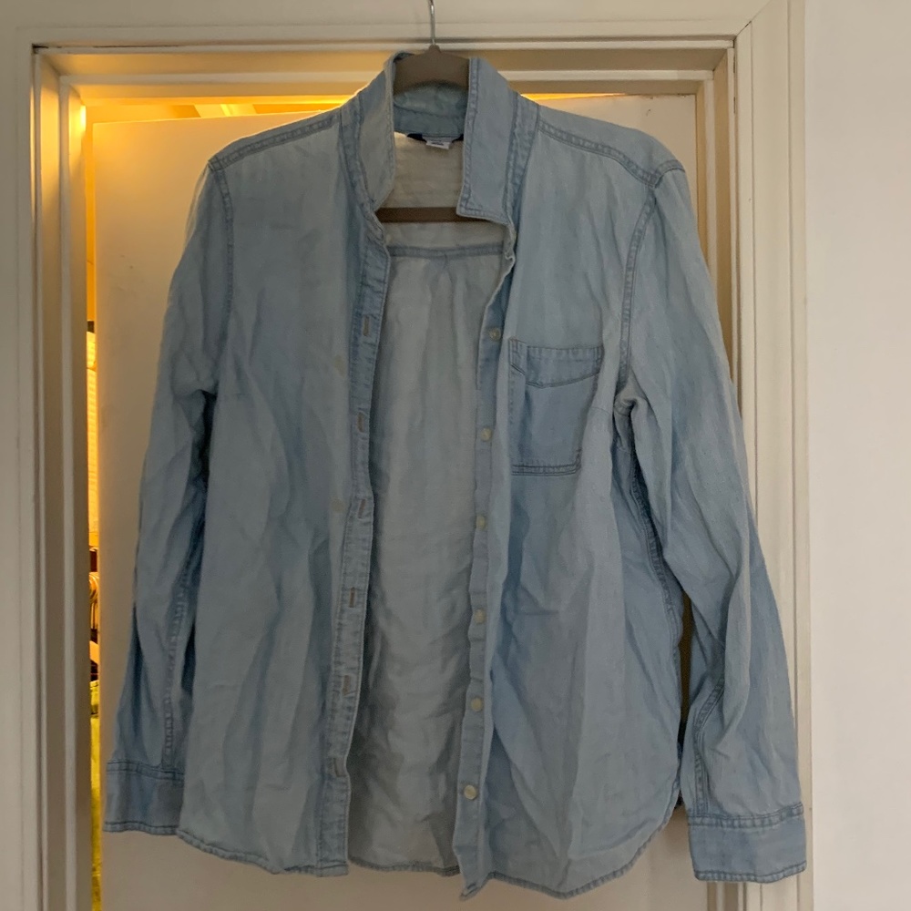 Old Navy Classic Chambray Button Up Shirt